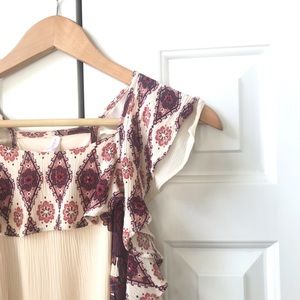 Xhilaration cold shoulder / ruffle sleeve dress